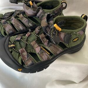 Keen Kids Sandals in Green and Black